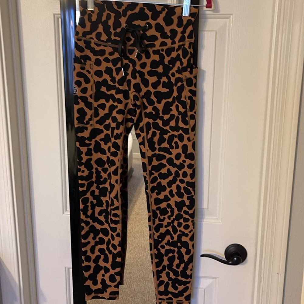 NWOT Salty Honey COMMIT LEGGING in BITE ~ Medium - Picture 4 of 8